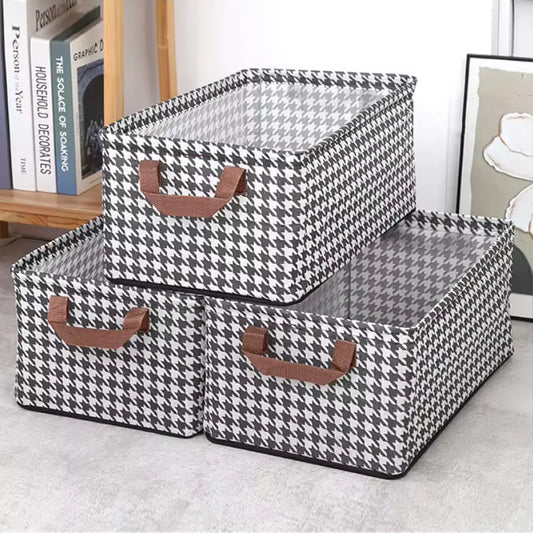 КУТИЯ ЗА СЪХРАНЕНИЕ НА ДРЕХИ