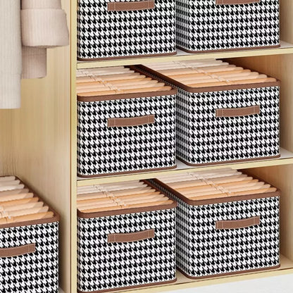 КУТИЯ ЗА СЪХРАНЕНИЕ НА ДРЕХИ